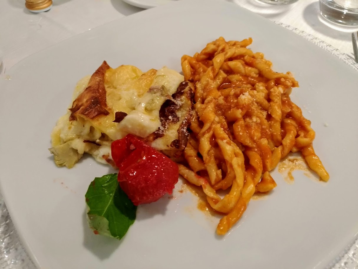 Fusilli con sugo e formaggio bella lodi