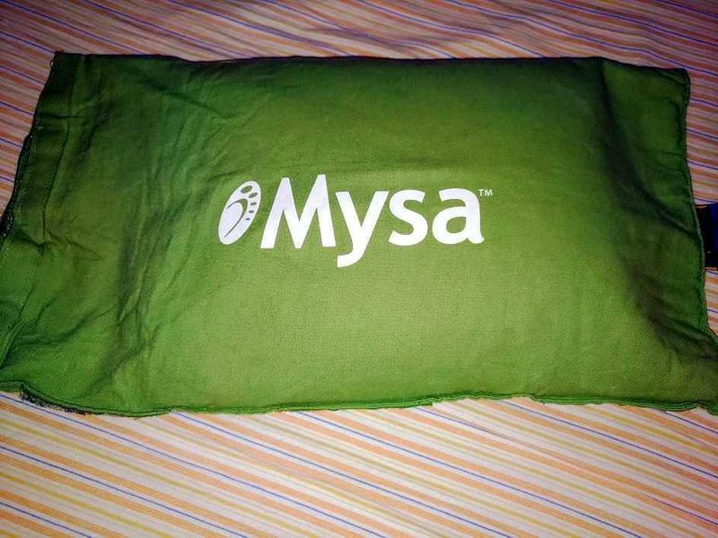 Mysa cuscino agopressione e termoterapia 4 Mysa cuscino agopressione e termoterapia con logo; ideale per vacanze e attività all'aperto, facile da trasportare e comoda per relax all'aria aperta.