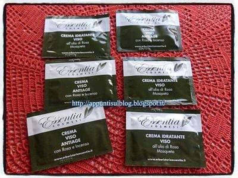 Crema viso antiage in bustine, idratante e rigenerante, ideale per la cura della pelle del viso. Pack di campioni di cosmetici di alta qualità, perfetti per una routine di bellezza quotidiana.