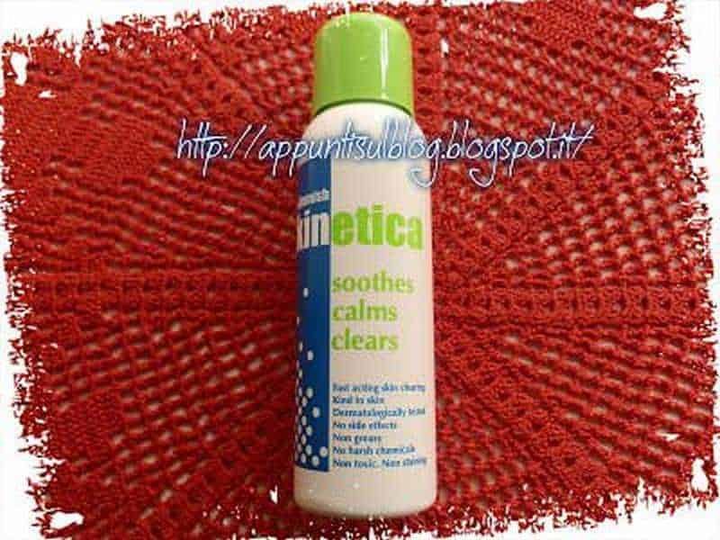 Lenitivo per la pelle, spray calmante per irritazioni cutanee, soluzione lenitiva, prodotto naturale per lenire la pelle, applicazione sulla pelle irritata, spray calmante e rinfrescante, cura della pelle sensibile, prodotti skin care, prodotti naturali per la pelle, trattamento lenitivo cutaneo, lenitivo spray corpo, prodotti contro irritazioni.