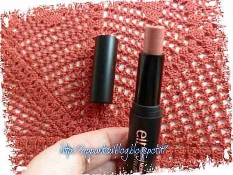 E.L.F. trucchi minerali per un make-up luminoso 6 Bomboletta di correttore in stick, ideale per coprire imperfezioni e occhiaie, facile da applicare e portatile per il trucco quotidiano.