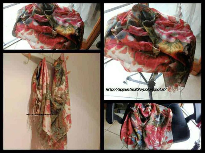 Colorato foulard in seta con motivi floreali, ideale come accessorio moda elegante e versatile, perfetto per ogni stagione.