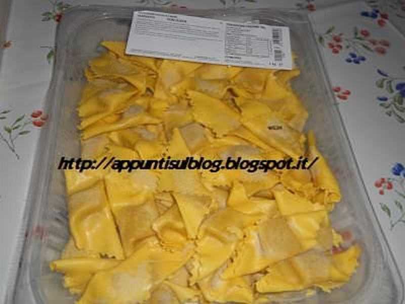 Tradizioni Padane, prodotti alimentari dalle tradizioni padane Uova di pasta sfoglia pronte per la preparazione di gustosi piatti fatti in casa. Ideali per antipasti e ricette creative, conservate in un contenitore trasparente, perfette per molte ricette tipiche italiane.