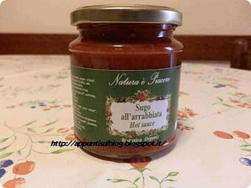 Polpa di pomodoro artigianale in barattolo, ideale per salse e sughi fatti in casa, al naturale, senza conservanti, prodotto italiano, perfetta per cucina tradizionale e ricette autentiche.