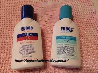 Lotion corpo Urea 10% e Sensitive in bottiglie di plastica, ideale per l'idratazione e la cura della pelle secca e sensibile.