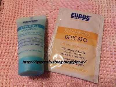 Piccolo sample di shampoo delicato e shampoo sensitive in bustine monodose, ideale per i viaggi e la cura dei capelli. Ottimo per chi cerca prodotti naturali e delicati per tutti i tipi di cuoio capelluto.