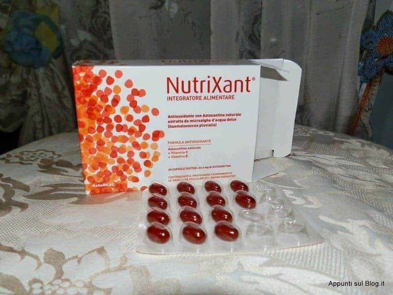 NutriXant Astaxantina: Cos'è, come si assume 2 NutrIXant integratore alimentare con astaxantina naturale in capsule per il supporto immunitario e antiossidante, arricchito con vitamine e vitamina E, ideale per combattere lo stress ossidativo e il decadimento cellulare.