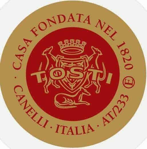 Casa storica di Canelli, Italia, con simboli storici e dati di fondazione, rappresenta l'eredità e la tradizione locale. Ideale per immagini che promuovono patrimonio e cultura italiana.