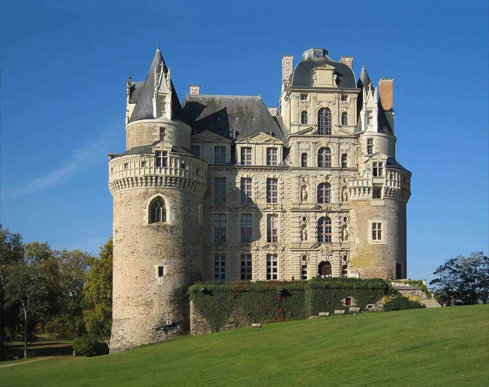 Castelli infestati sulla Loira in Francia. Castello di Brissac sulla Loira