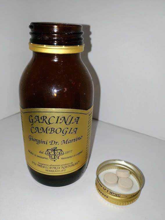 Integratore di capsule di estratto di fagioli di caffè verde, prodotto naturale e salutare per la perdita di peso e il benessere, proveniente dal Regno Unito, confezionato in bottiglia bianca con etichetta verde.