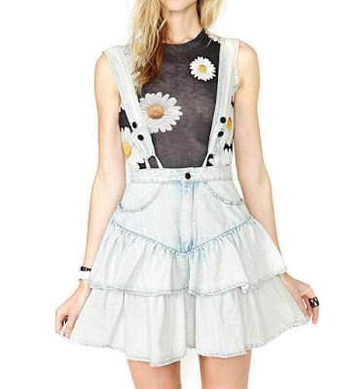 Gonna in denim Stylemoi con balze e bretelle, esempio di outfit estivo donna in stile streetwear