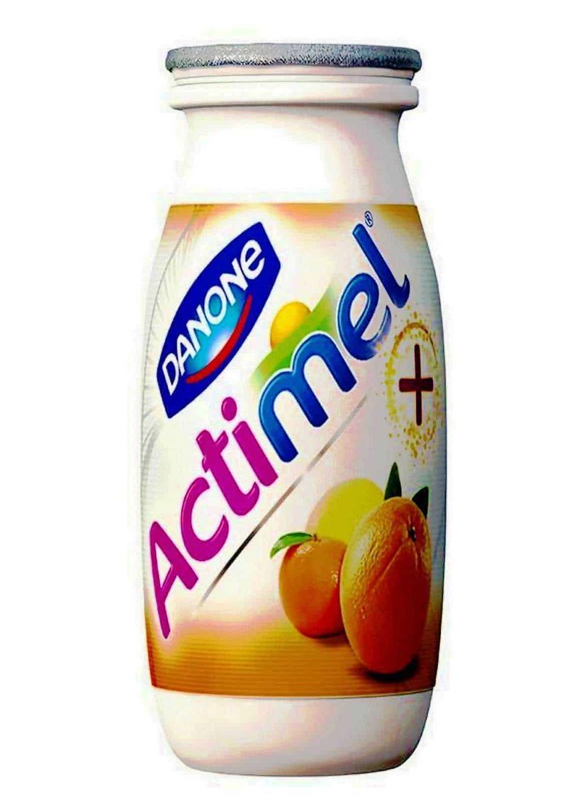 Actimel di Danone, aiuto valido del sistema immunitario. 3 Yogurt Danone Attinimel all'arancia, frutta e probiotici, ideale per una colazione gustosa e ricca di benefici per la salute digestiva. Con gusto fruttato e ingredienti naturali, perfetto per uno spuntino sano.