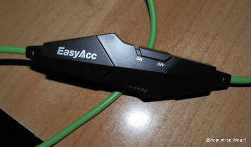 Comando sul cavo delle EasyAcc cuffie gaming per regolare il volume e gestire il microfono.
