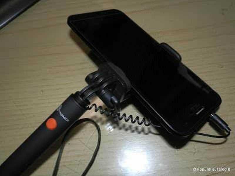 Scossa selfie stick support smartphone per foto e video portatile pieghevole, compatibile con dispositivi mobili di diverse dimensioni, perfetto per blog e social media.