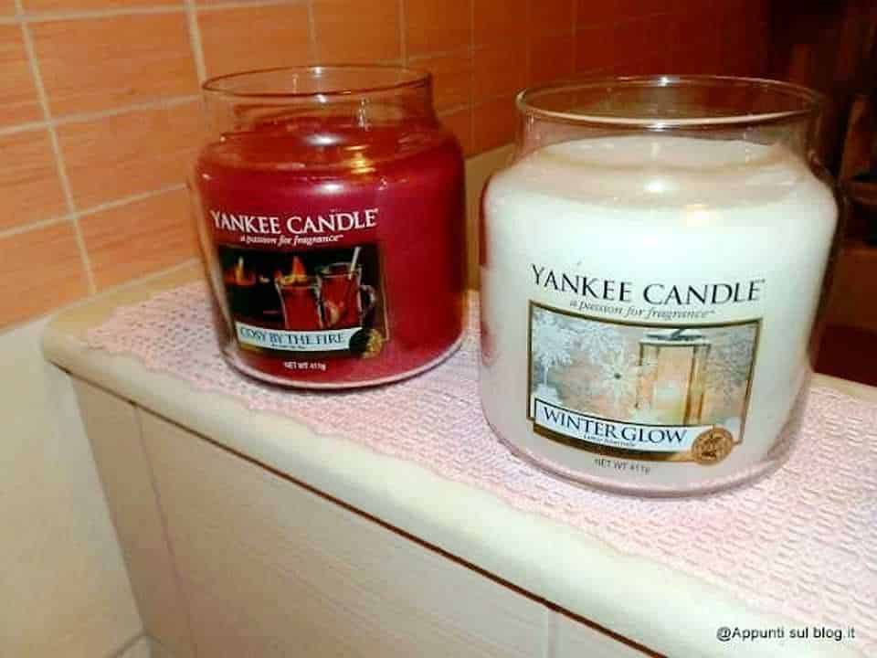 Profumatori per ambienti Yankee Candle, candele profumate in vetro, scent Winter Glow e Cover Me The Fire, ideali per creare un’atmosfera accogliente e rilassante in casa.