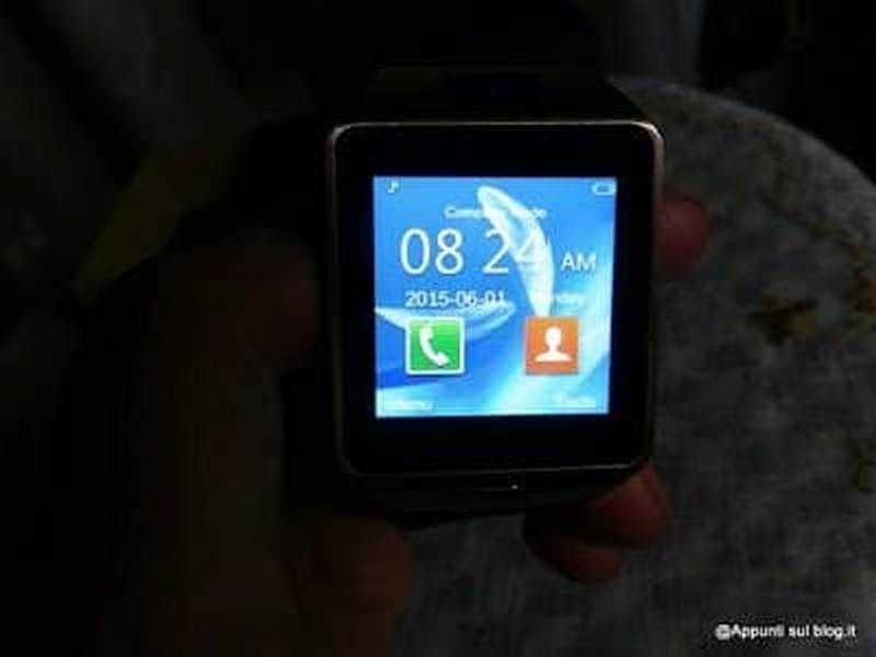 Gearmax smartwatch nella confezione con accessori e manuale