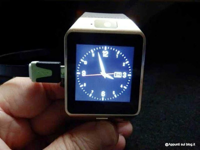 Gearmax smartwatch con display touchscreen e cinturino marrone