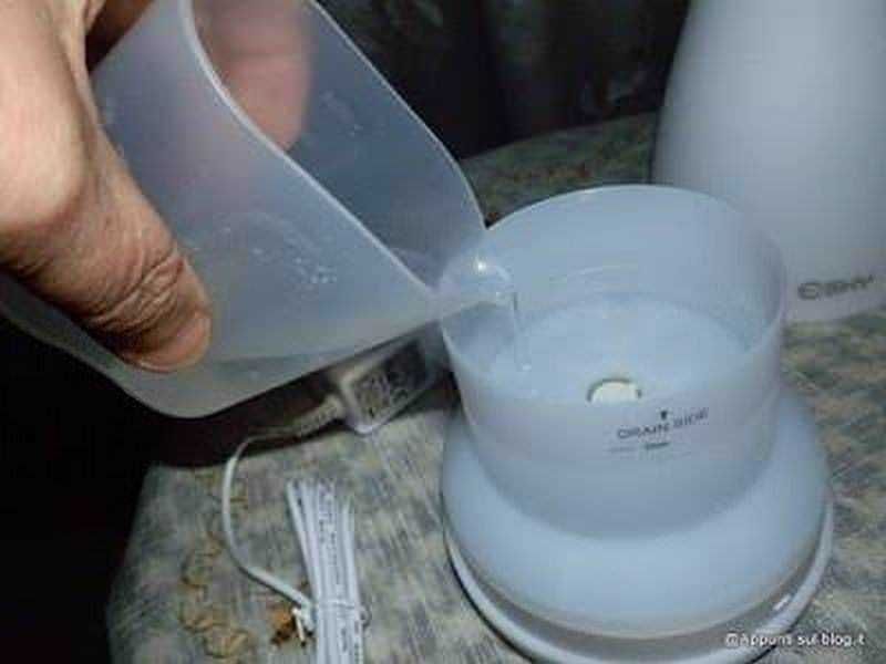 Lavate l'uso di un vaporizzatore domestico per igienizzare e decontaminare in modo efficace ambienti e superfici. Soluzione comoda e semplice per mantenere la casa pulita e sicura.