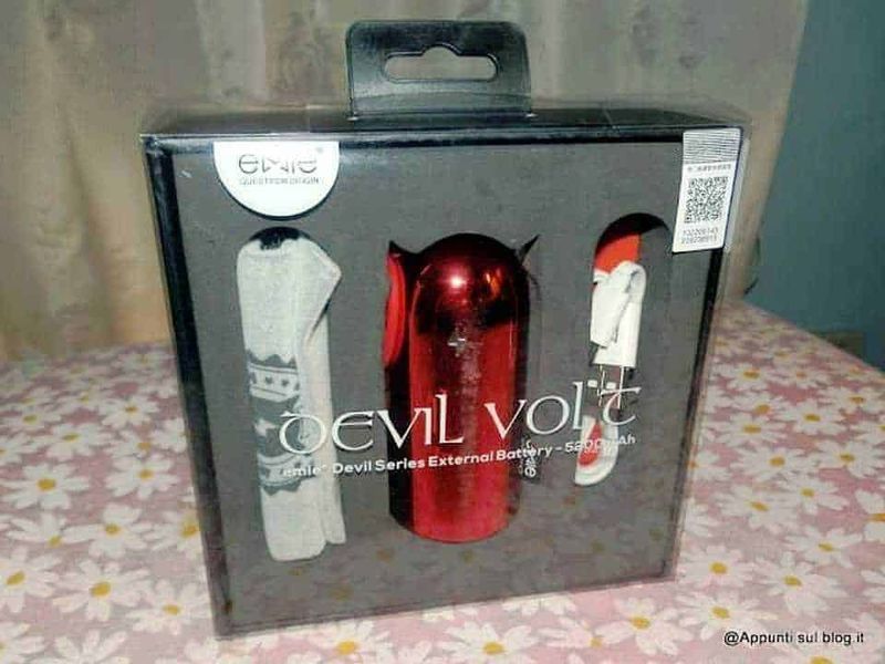 FitTek EMIE Devil 5200mAh power bank rosso con cordino e accessori