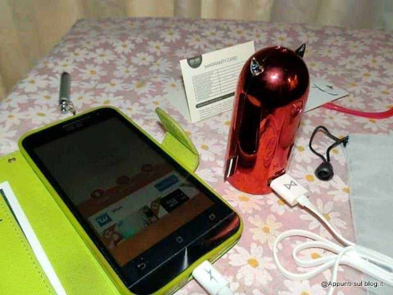 Power bank 5200mah: Caricatore portatile FitTek EMIE Devil 5200mAh rosso con design a forma di piccolo diavolo