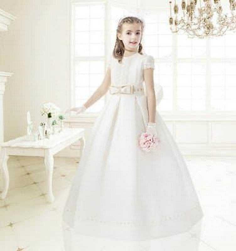 Elegantes Kommunionkleid für Mädchen mit Spitze und floralen Details