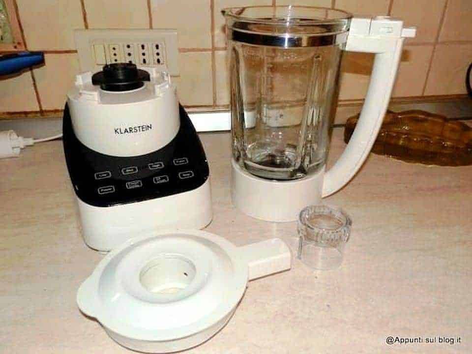 Mixer da 700w per la cucina veloce: Lavate la preparazione di un frullatore e robot da cucina da vicino con accessori, componente potente e capiente per preparare frullati, zuppe e ingredienti in cucina domestica.