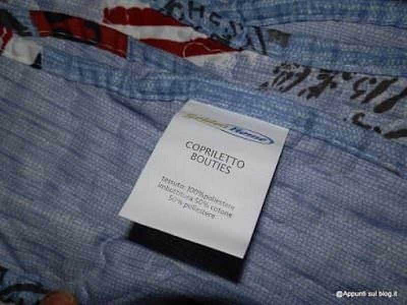Copriletto BOUTIES in tessuto in cotone con stampa a righe blu e dettagli multicolori, adatto per il inverno, morbido e caldo, ideale per dormire nel massimo comfort.
