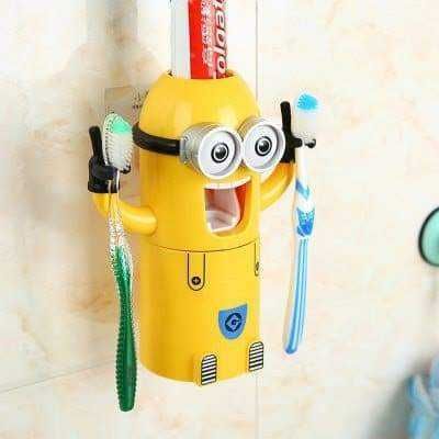 Spazzolino da denti e dentifricio traino artistico ispirato a Minion, decorativo e funzionale per il bagno dei bambini.