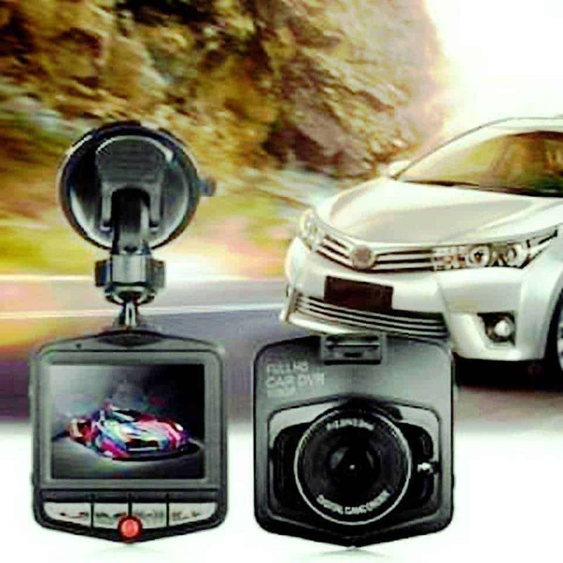 Gearbest Italia: numerose idee per i tuoi regali originali 14 Nastro ad alta velocità che cattura un'auto sportiva di fronte, con una videocamera e un action cam in primo piano, durante un inseguimento su strada.