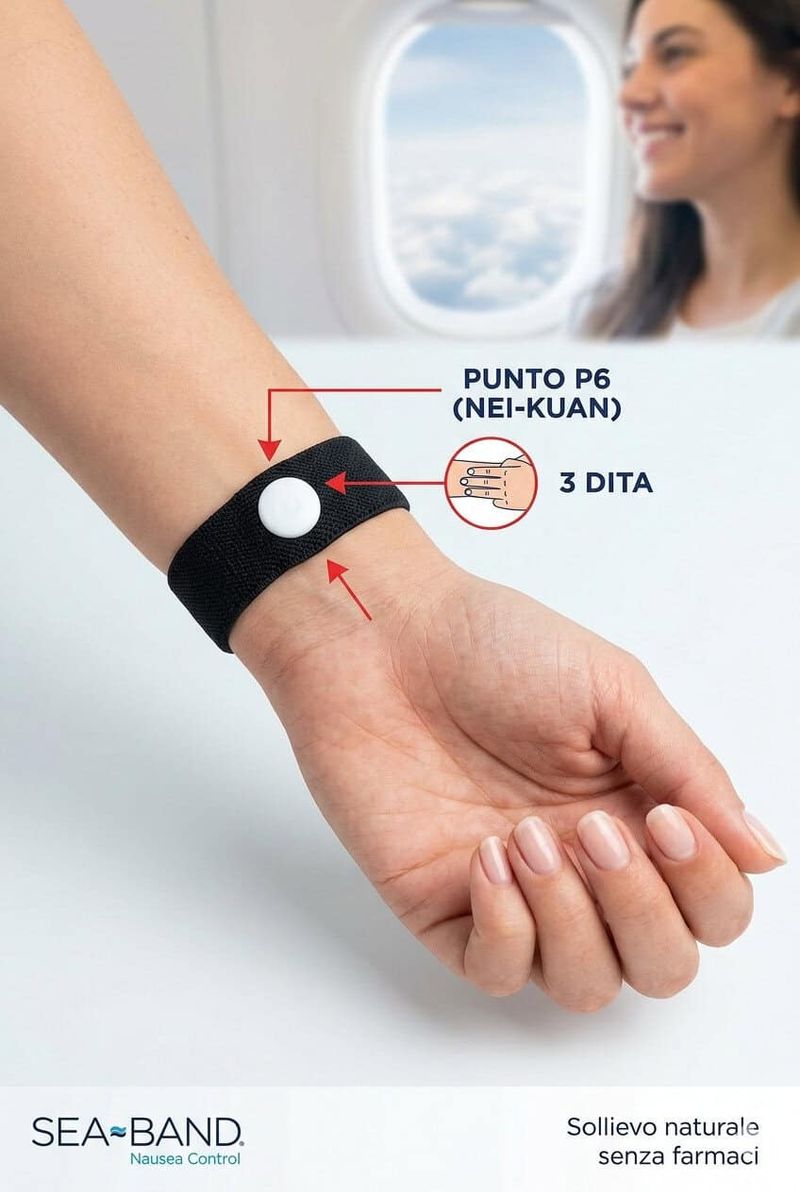 Bracciali anti nausea Sea-Band: digitopressione e medicina cinese 6 Bracciale anti nausea Sea-Band con punto P6 (NEI-KUAN) e tre dita di pressione, ideale per alleviare nausea durante viaggi o gravidanza.
