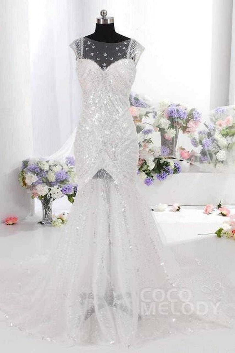 Abito da sposa con gonna ampia e dettagli in pizzo