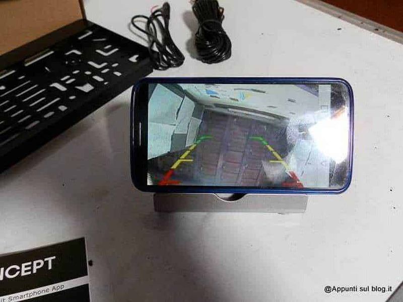 OneConcept RV1: Telecamera Retromarcia WiFi per Auto 5 Visualizzazione della telecamera OneConcept RV1 sullo smartphone