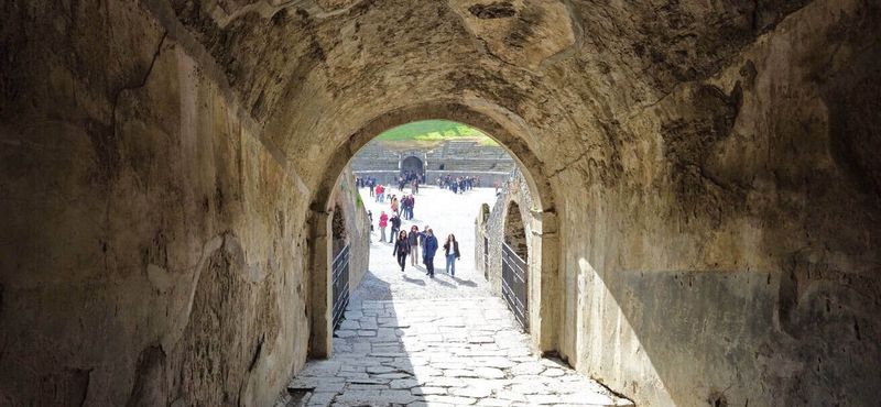 Pompei tour e curiosità di una grande civiltà romana 21 Entrata anfiteatro. anno 2024