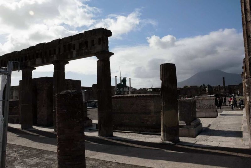 Pompei tour e curiosità di una grande civiltà romana 22 Scavi al tramonto