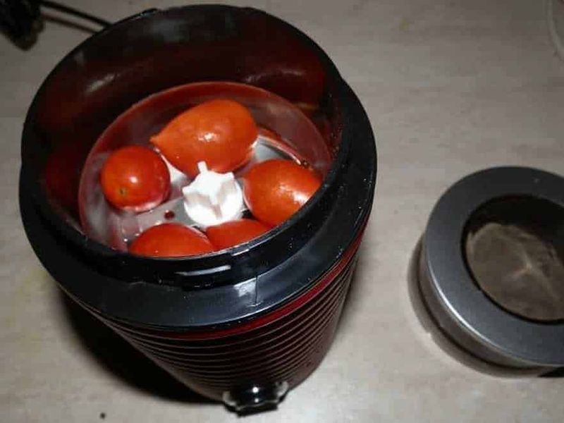 Contenitore interno e lame del macinacaffè OneConcept Coffecino