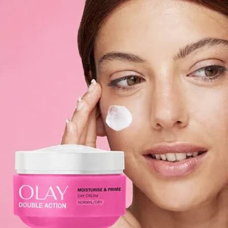 Oil of Olaz, la prima crema di mia madre 2 Crema viso Olay per idratazione e cura della pelle giorno e notte, ideale per pelli normali e secche, dona freschezza e luminosità.