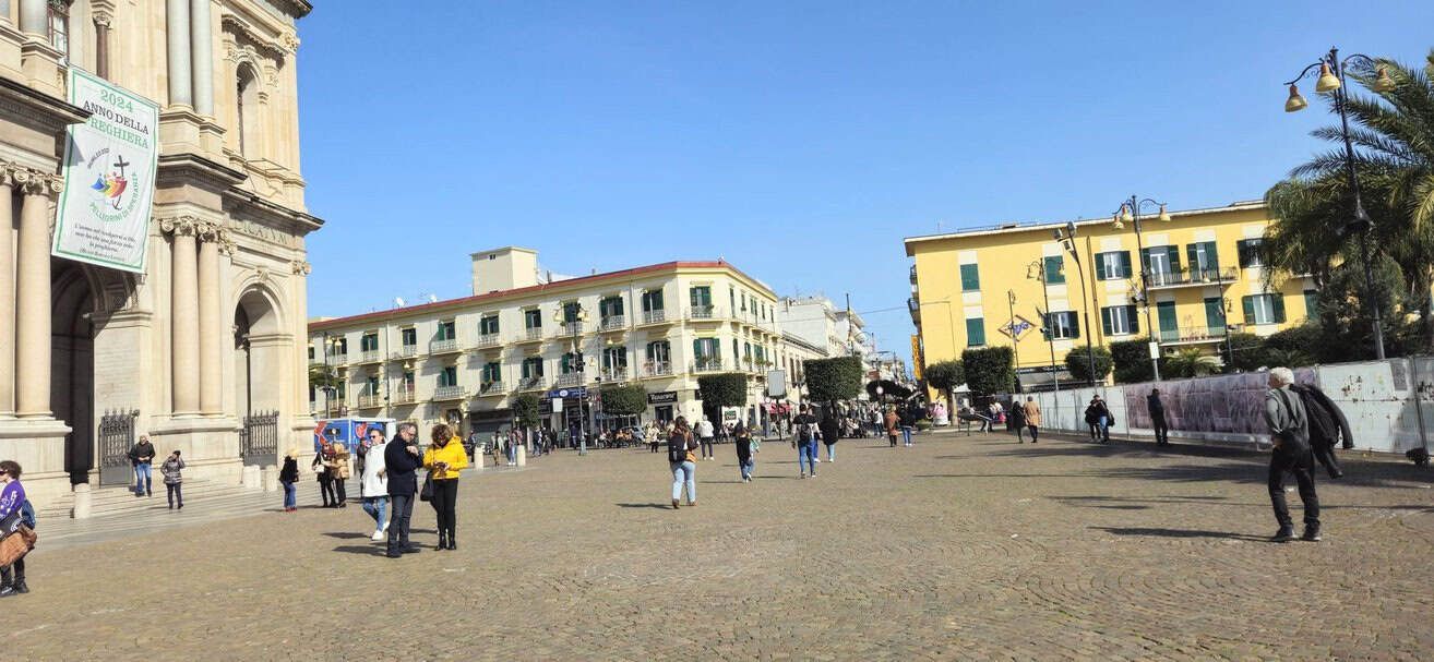 Piazza Bartolo Longo: il cuore moderno di Pompei - 2024