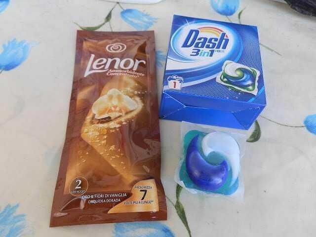 Dash PODs e Lenor ammorbidente per colori brillanti e profumati 3 Dash PODs e Lenor ammorbidente per colori brillanti e profumati