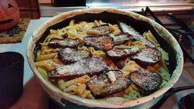 Pasta pasticciata al microonde con tonno, olive e melanzane