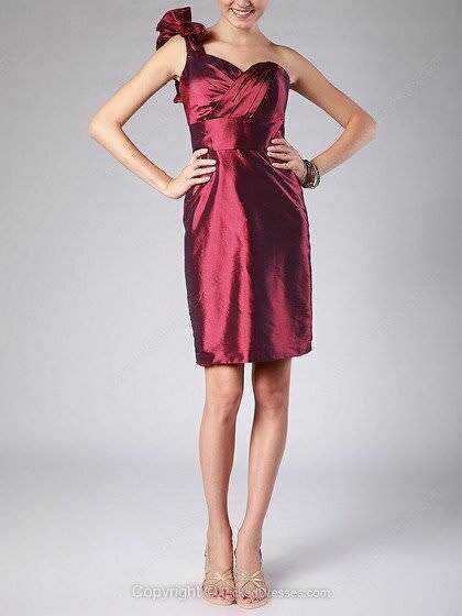 Taffeta Sheath/Column Strapless Short/Mini Pleats Bridesmaid Dresses