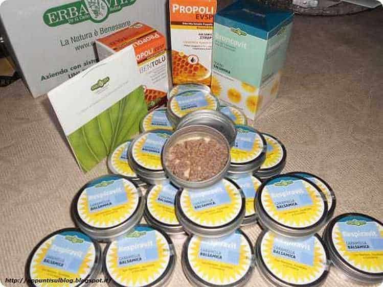 Miele di propoli biologico in vasetti, prodotti naturali per il benessere, rimedi naturali, miele di alta qualità, apicoltura sostenibile, salute e alimentazione naturale.