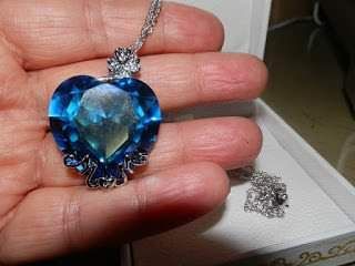 Lady Colour: collana con cuore in cristallo blu per donne romantiche