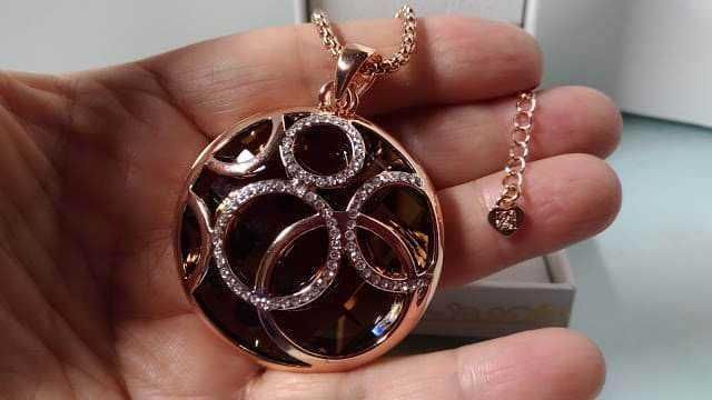 Collana con ciondolo color Champagne