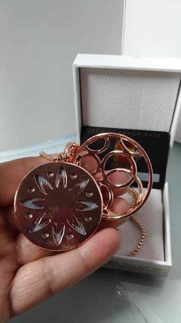 Collana con ciondolo di cristallo per donne eleganti