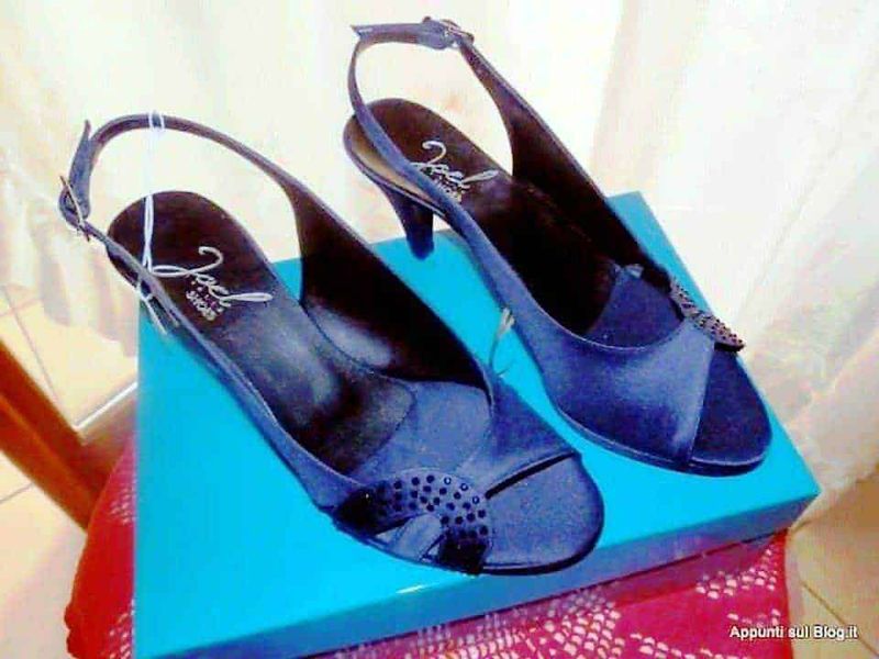 Scarpe e Zodiaco: le sneaker comode perfette per ogni segno 4 Scarpe col tacco nere con dettagli in pizzo