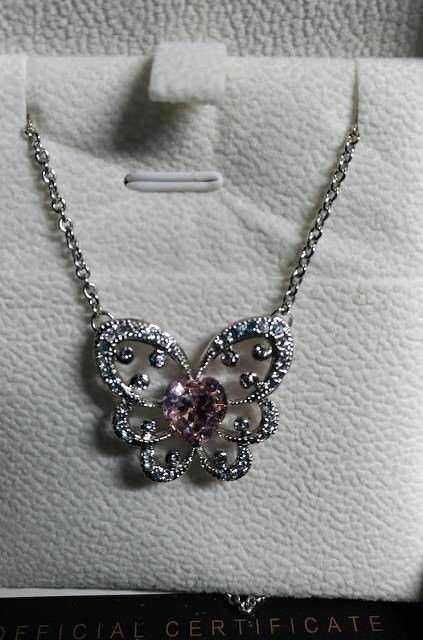 Alta qualità collana con pendente a farfalla gioielli donna eleganti e raffinati.