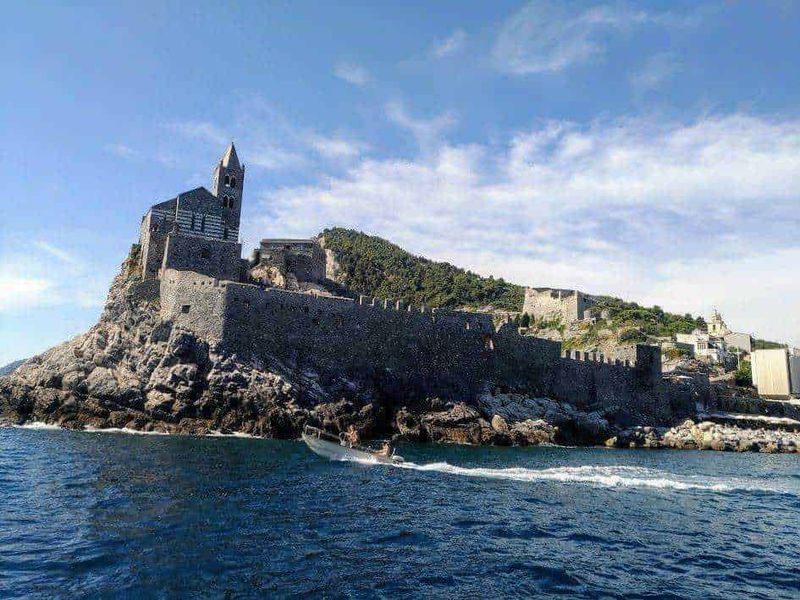 Portovenere: Santuario della Madonna Bianca: cosa vedere e dintorni 3 Chiesa San Lorenzo Santuario Madonna Bianca Portovenere