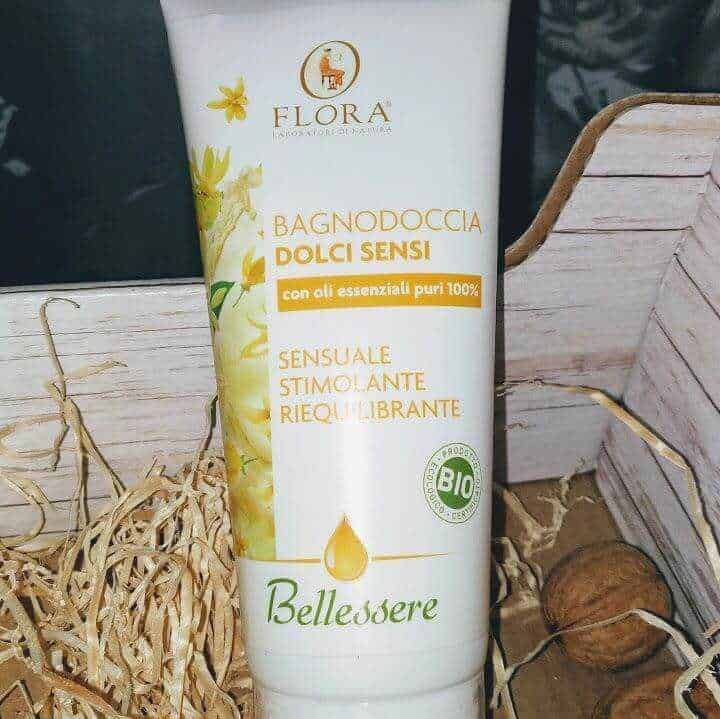 Bagnodoccia biologico con oli essenziali, sensuale, stimolante, rivitalizzante, formulato per il benessere della pelle, naturale e sostenibile, ideale per un bagno rilassante e tonificante.