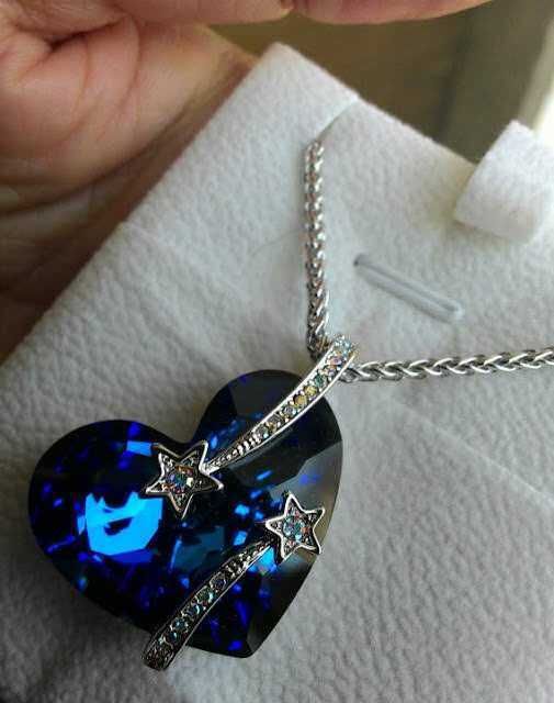 Bracciale e collana con ciondoli a forma di stella e cuore, gioielli eleganti con pietre lucenti, accessori di moda di alta qualità, perfetti per occasioni speciali e regali raffinati.