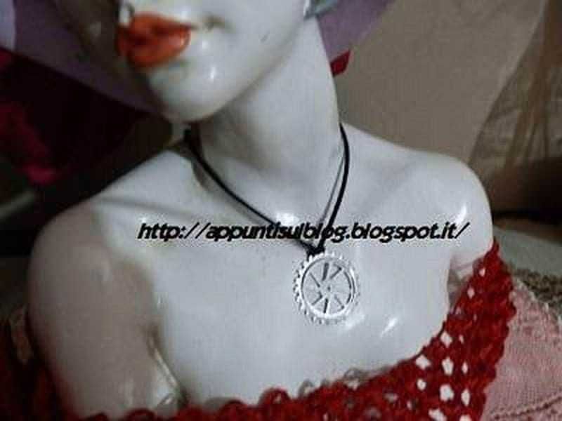 Circuiti gioielli, catene e ruote d'acciaio al collo